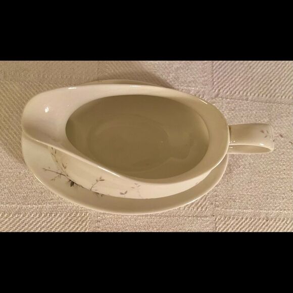 Royal Doulton Greenbrier Gravy Boat With Attached Underplate Made in England EVC - Picture 5 of 11